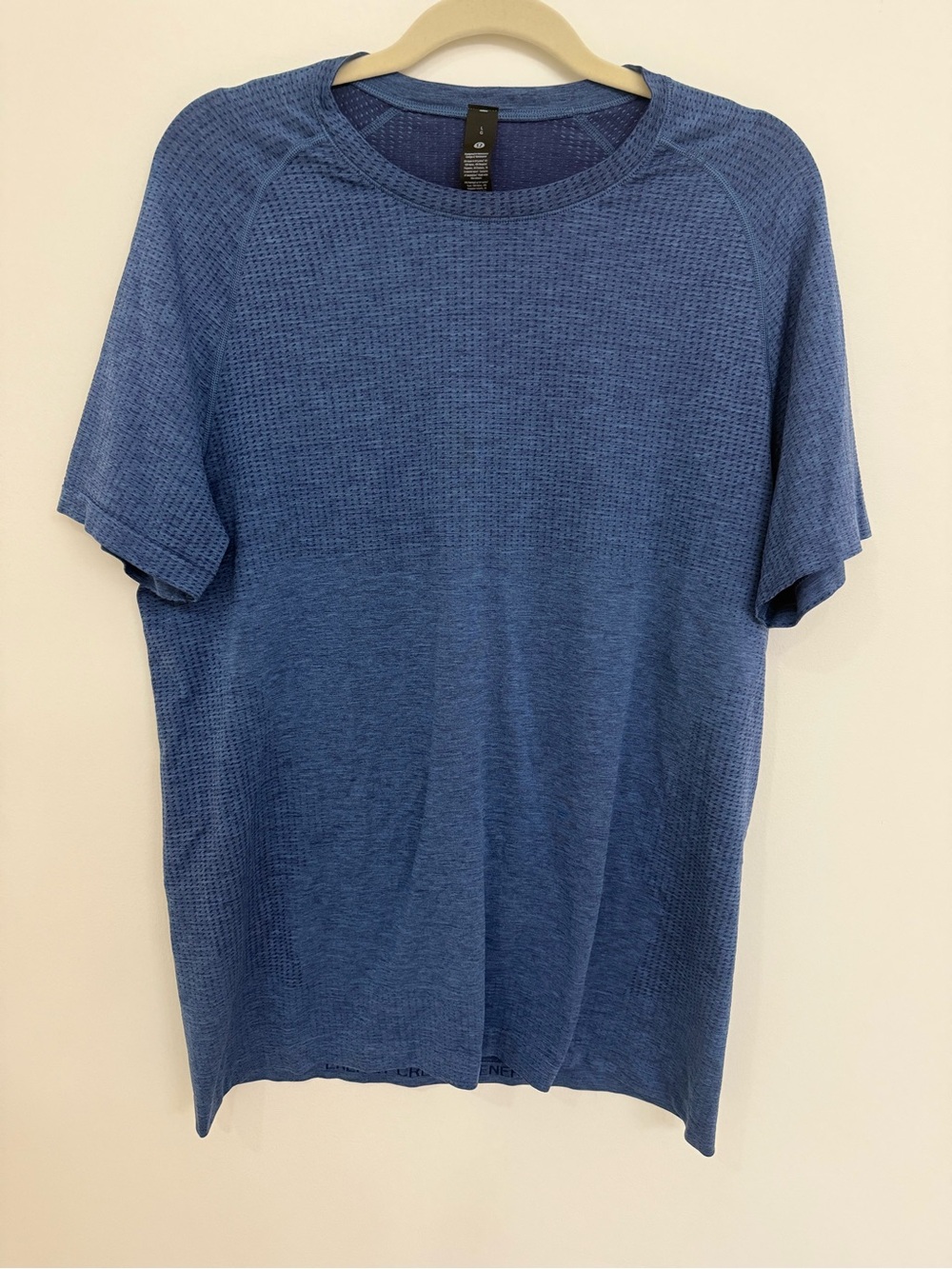 Lululemon Men's Blue Short Sleeve shirt size Large